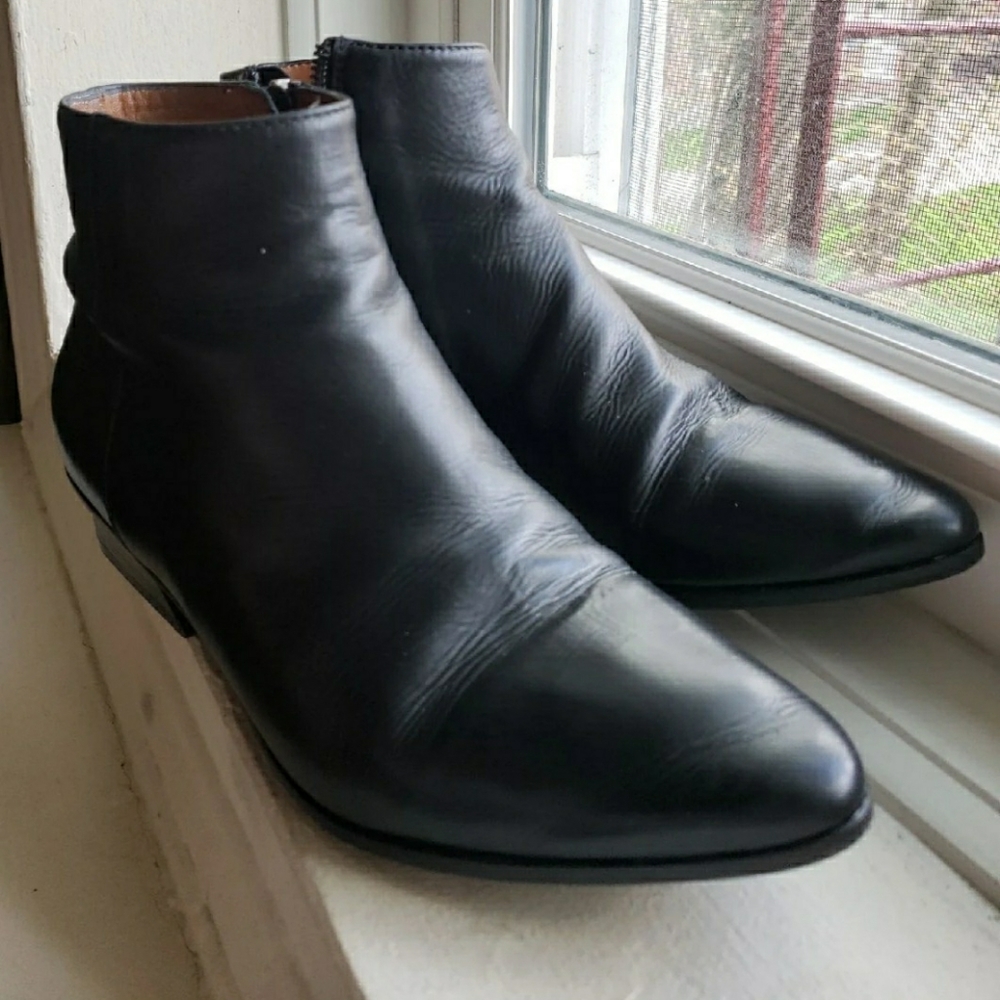 Aquatalia Fuoco Black Leather Bootie